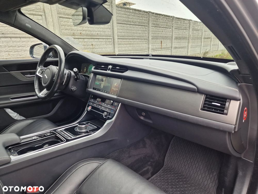 Jaguar XF 20d Sportbrake R-Sport - 12