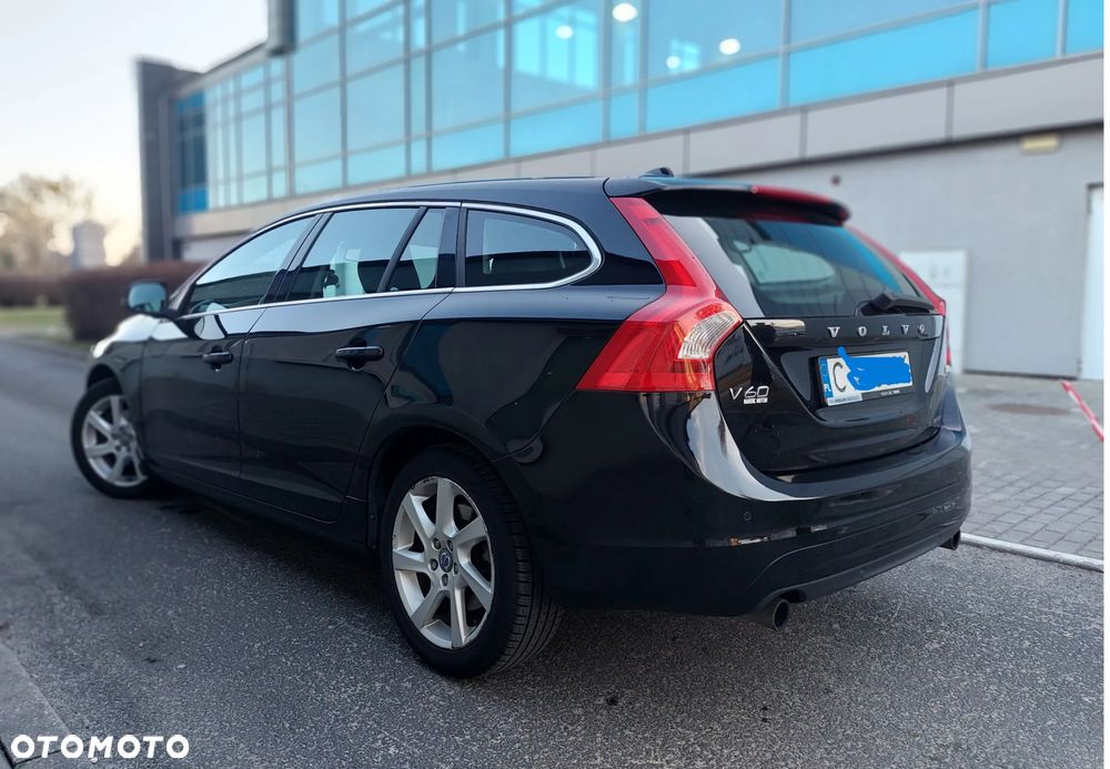 Volvo V60 T4 Momentum - 9
