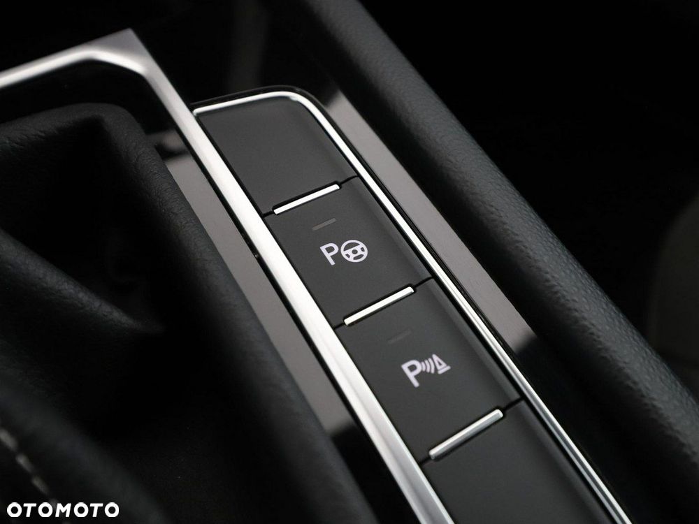 Volkswagen Arteon 2.0 TDI R-Line DSG - 32