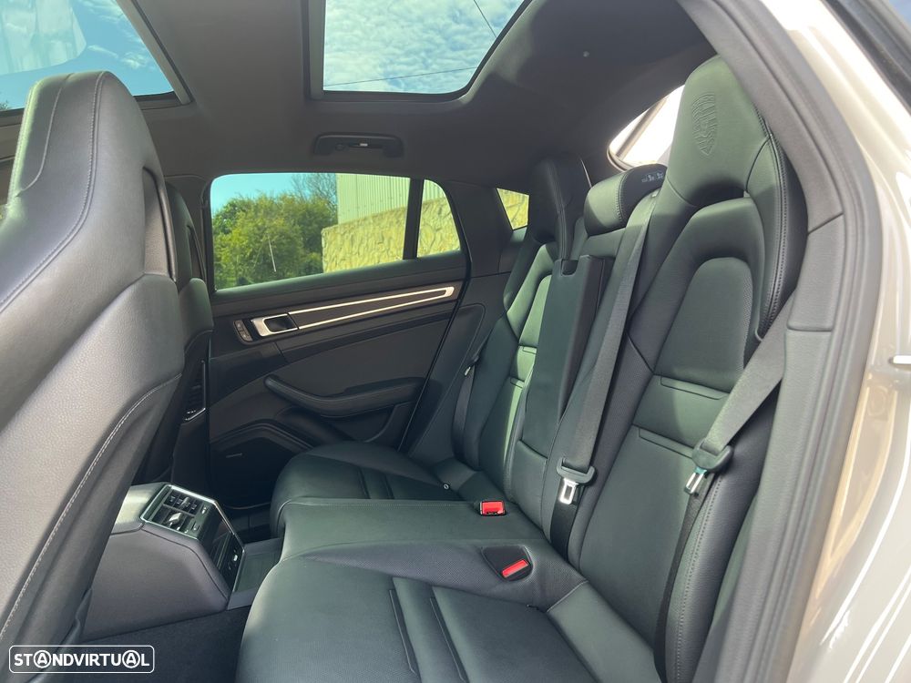 Porsche Panamera 4 E-Hybrid Platinum Edition com PDLS - 36