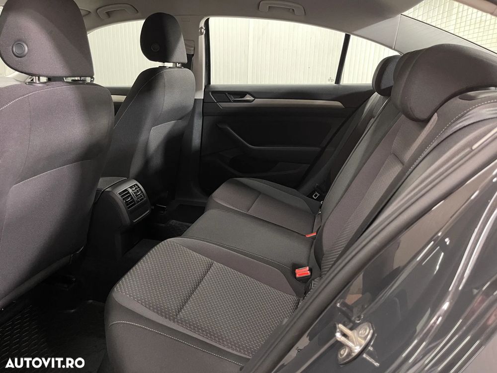 Volkswagen Passat 1.5 TSI ACT Advance - 12