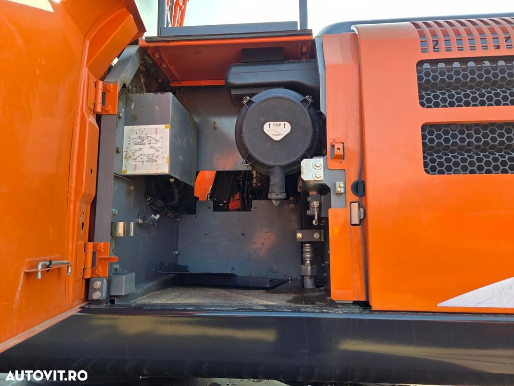 Hitachi ZX250LC-6, 2020, 4.294h, 28t, cupa NOUA 1,55mc, lant 95% bun doar 136h mars, Consum mediu 11l/h, 3 pompe hidr HITACHI, produs in JAPOANIA, inst picon pe brate, camera spate si laterale, Ad sapare 7,5m, posibil leasing, CA NOU-PROMOTIE 106.900 Eur - 34