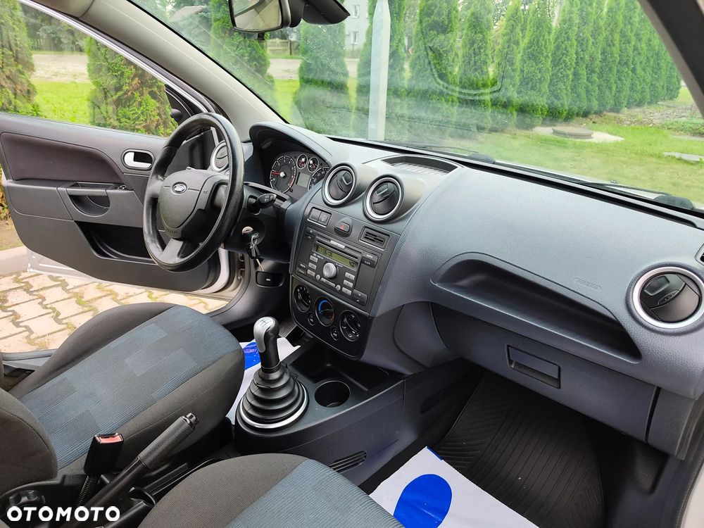 Ford Fiesta 1.3 Ambiente - 13