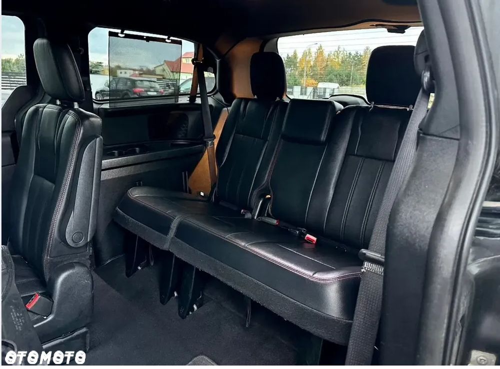 Dodge Grand Caravan - 12