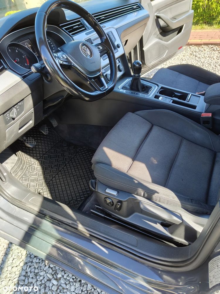 Volkswagen Passat - 9