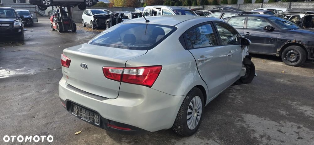 KIA RIO III sedan pas tył podłoga wanna - 2