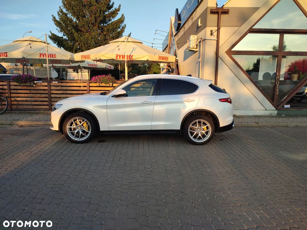 Alfa Romeo Stelvio 2.0 Turbo 16V AT8-Q4 Executive - 27