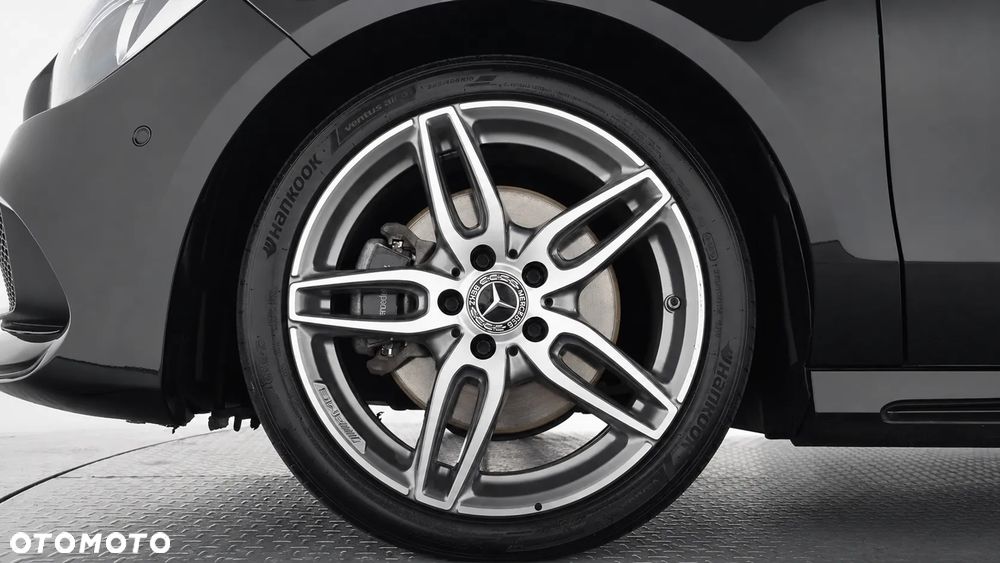 Mercedes-Benz CLA 220 4Matic 7G-DCT AMG Line - 13