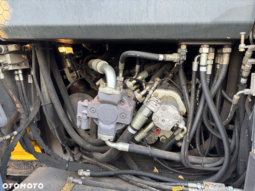 Volvo P7820C ABG Rozściełacz Asfaltu na gąsienicach 2017rok układarka 2,5-5m Niwelacja, stan bdb import - 29