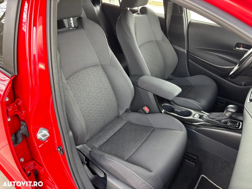 Toyota Corolla 1.8 HSD Business - 40