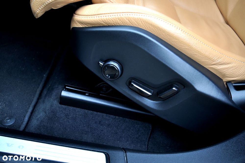 Volvo XC 60 - 25