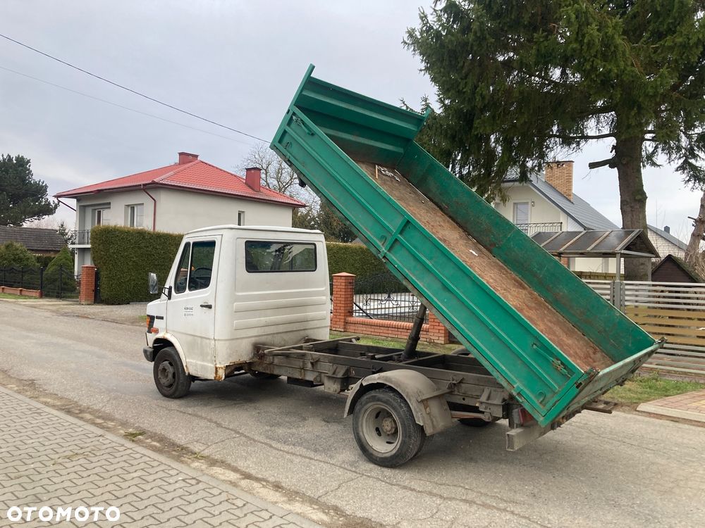 Mercedes-Benz 410 - 6