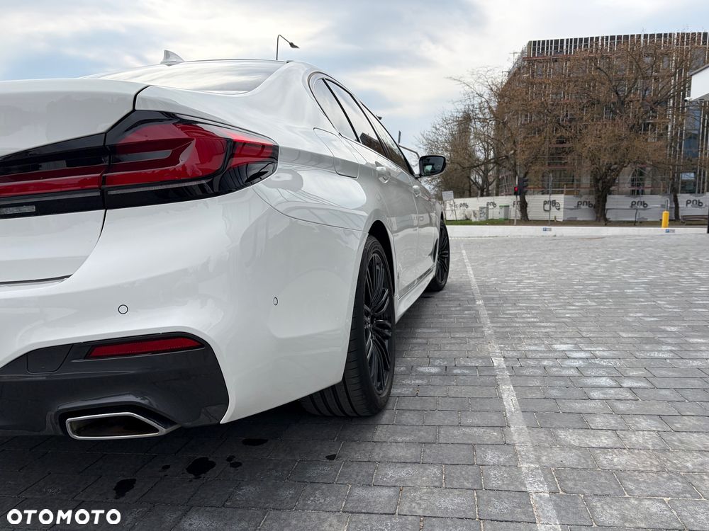 BMW Seria 5 518d M Sport - 9