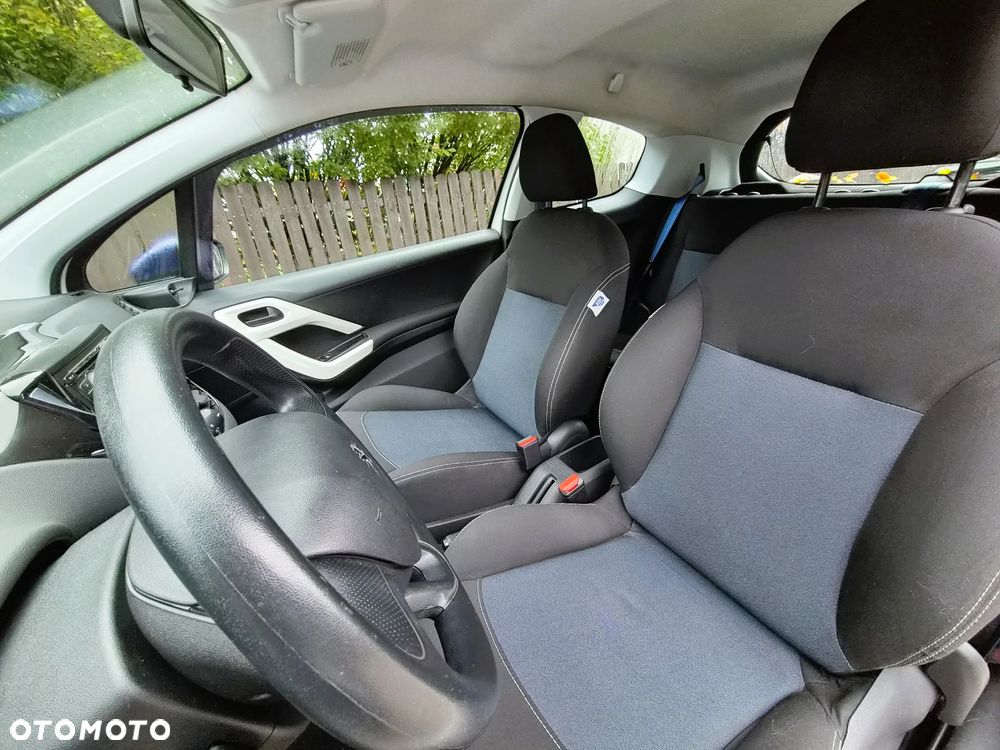 Peugeot 208 - 10