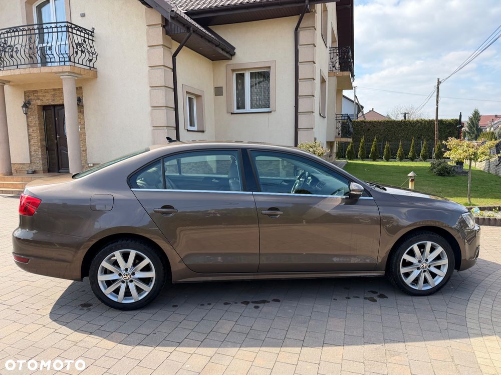 Volkswagen Jetta 1.6 TDI Life - 13