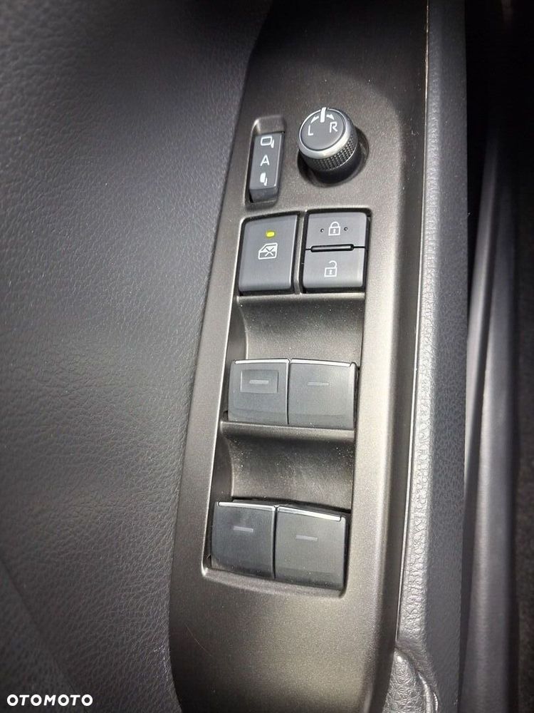 Toyota Camry 2.5 Hybrid Executive CVT - 19