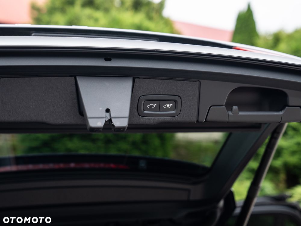 Volvo XC 60 B4 D AWD Geartronic Momentum Pro - 40