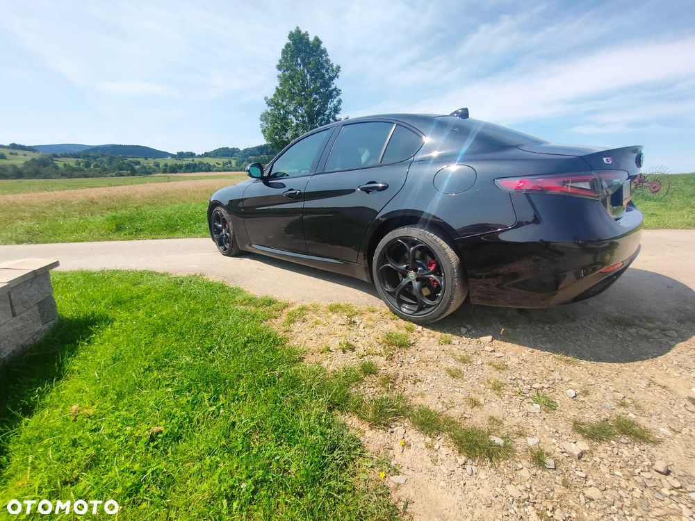 Alfa Romeo Giulia 2.0 Turbo 16V AT8-Q4 Veloce Ti - 4