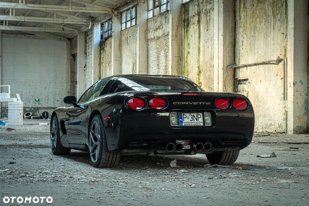 Chevrolet Corvette - 10