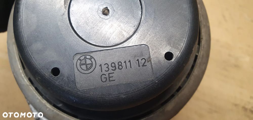 Łapa poduszka silnika prawa lewa BMW I E81 E87 2.0i 13981112 - 7