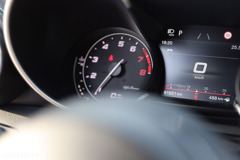 Alfa Romeo Giulia 2.9 Bi Turbo V6 Quadrifoglio - 27