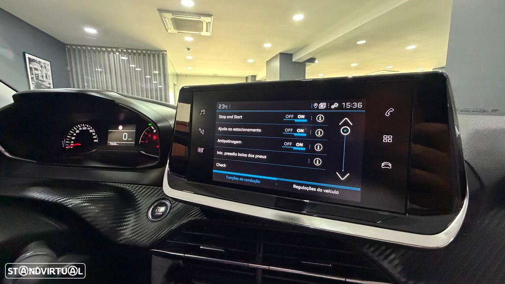 Peugeot 2008 1.2 PureTech Allure Pack - 26