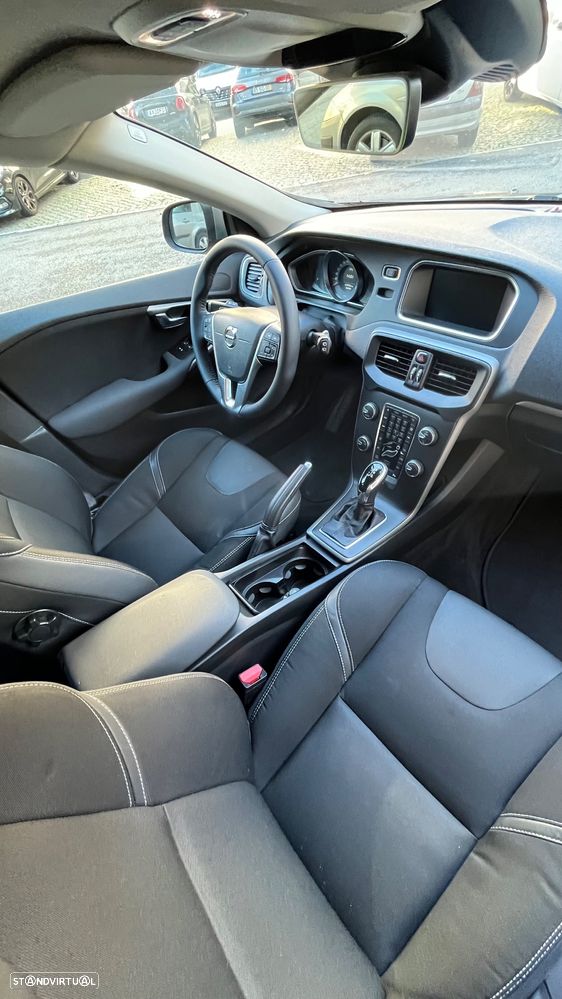 Volvo V40 2.0 D3 Momentum Geartronic - 12