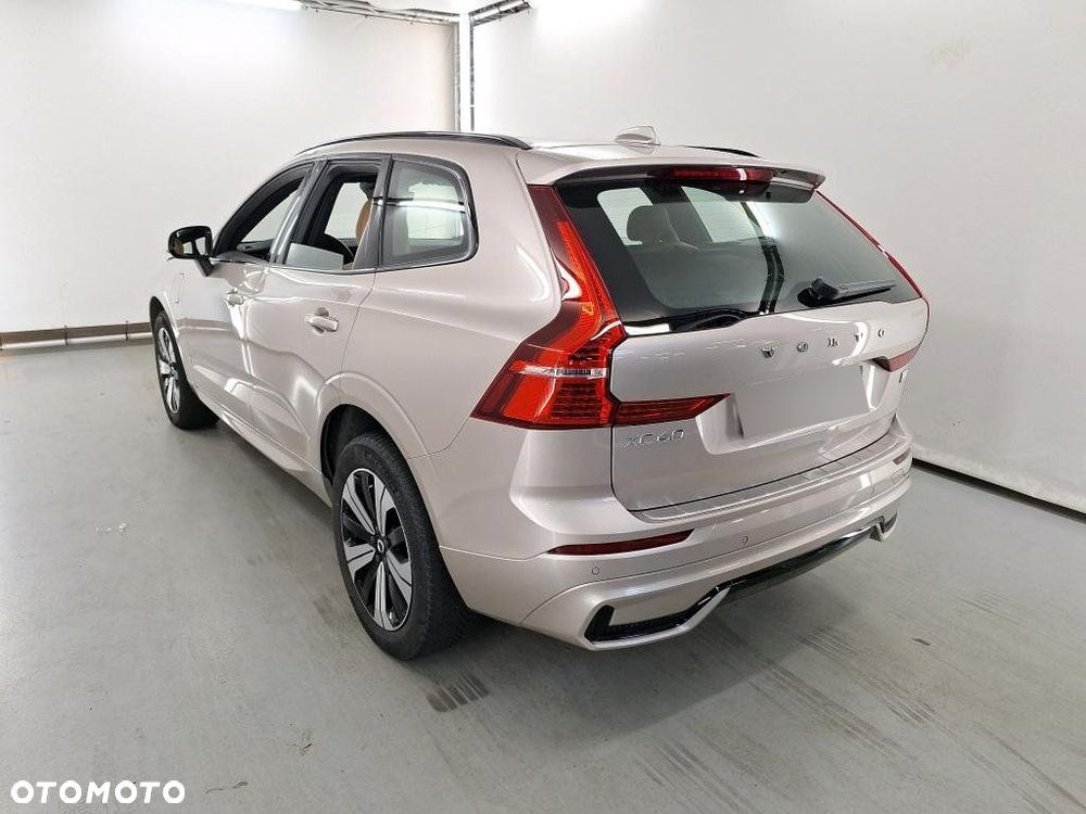 Volvo XC 60 B5 B AWD Plus Dark - 3