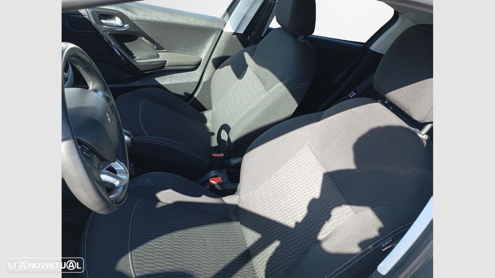 Peugeot 208 1.2 PureTech Style - 17