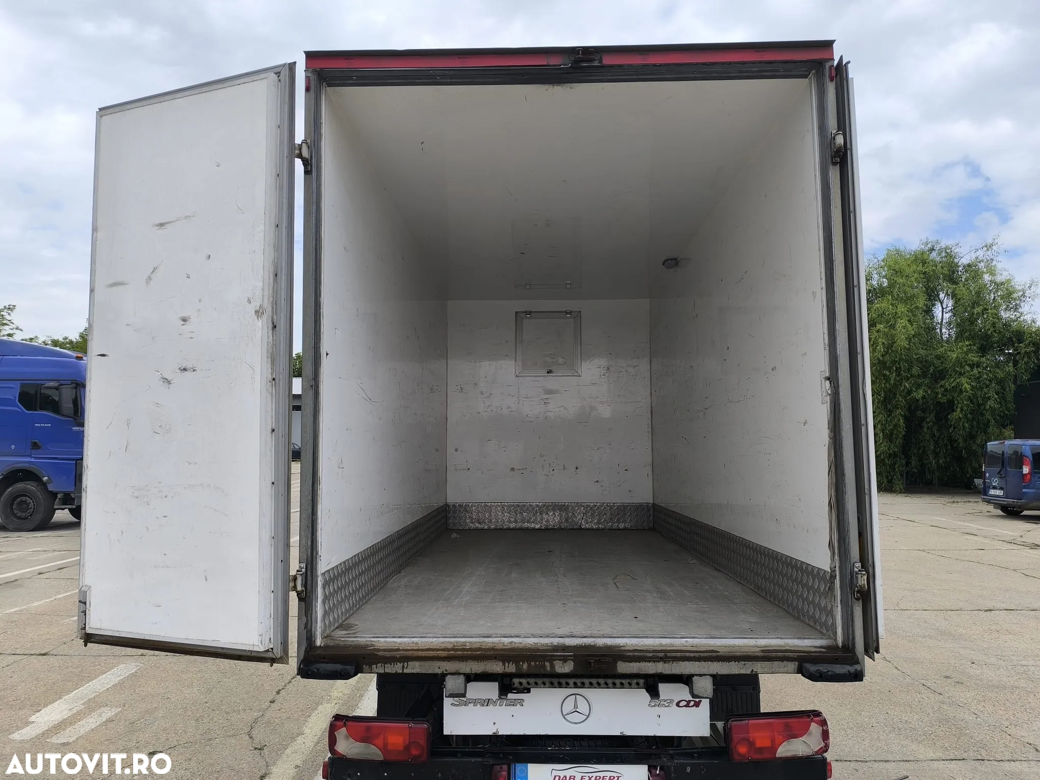 Mercedes-Benz Sprinter - 11