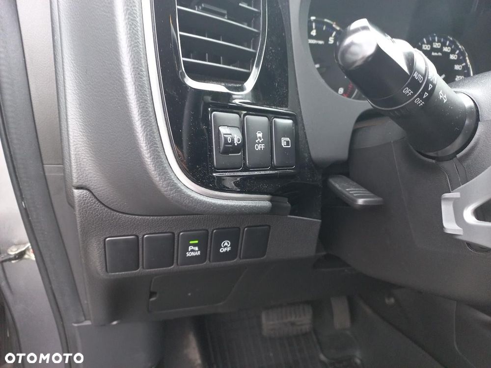 Mitsubishi Outlander 2.0 Intense 4WD CVT - 19