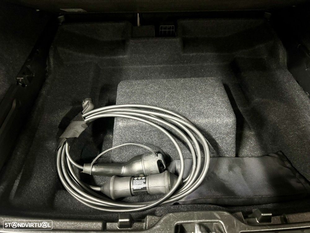 Volvo XC 40 1.5 T5 PHEV Momentum Plus - 36