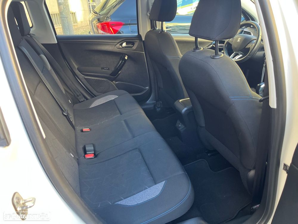 Peugeot 2008 1.5 BlueHDi Signature - 39