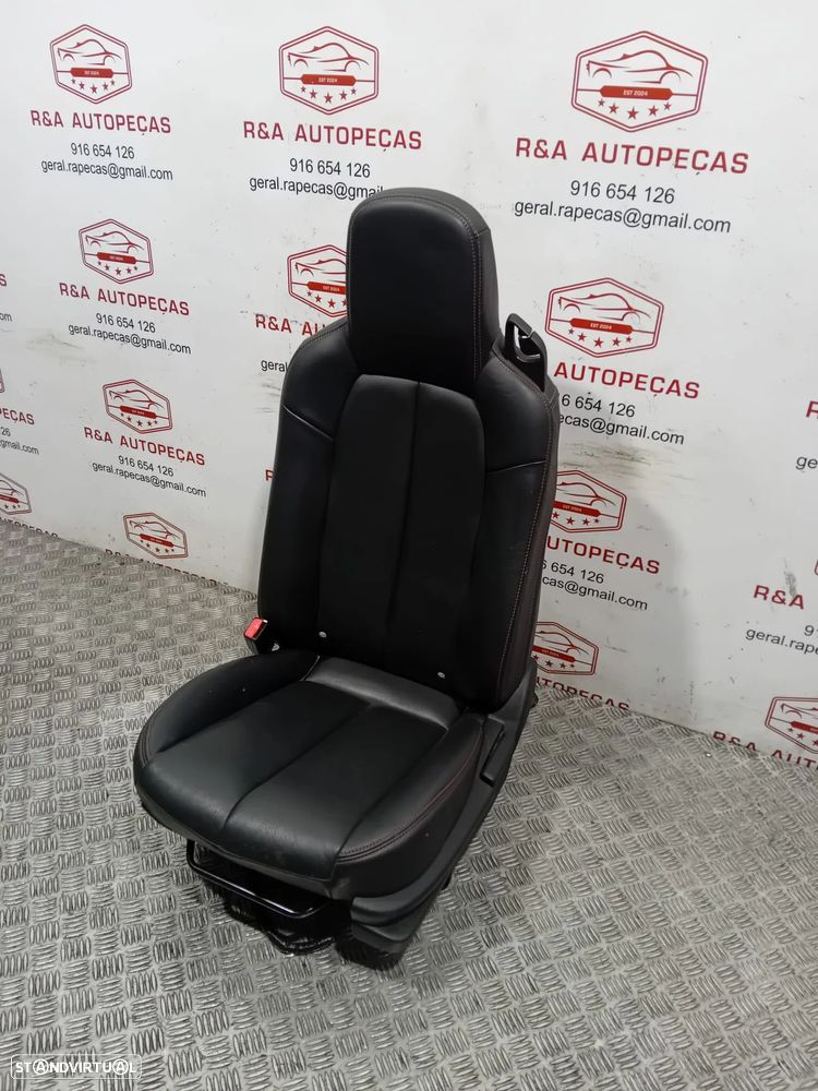 Conjunto de Bancos Mazda MX-5 NC em Pele Original - 6