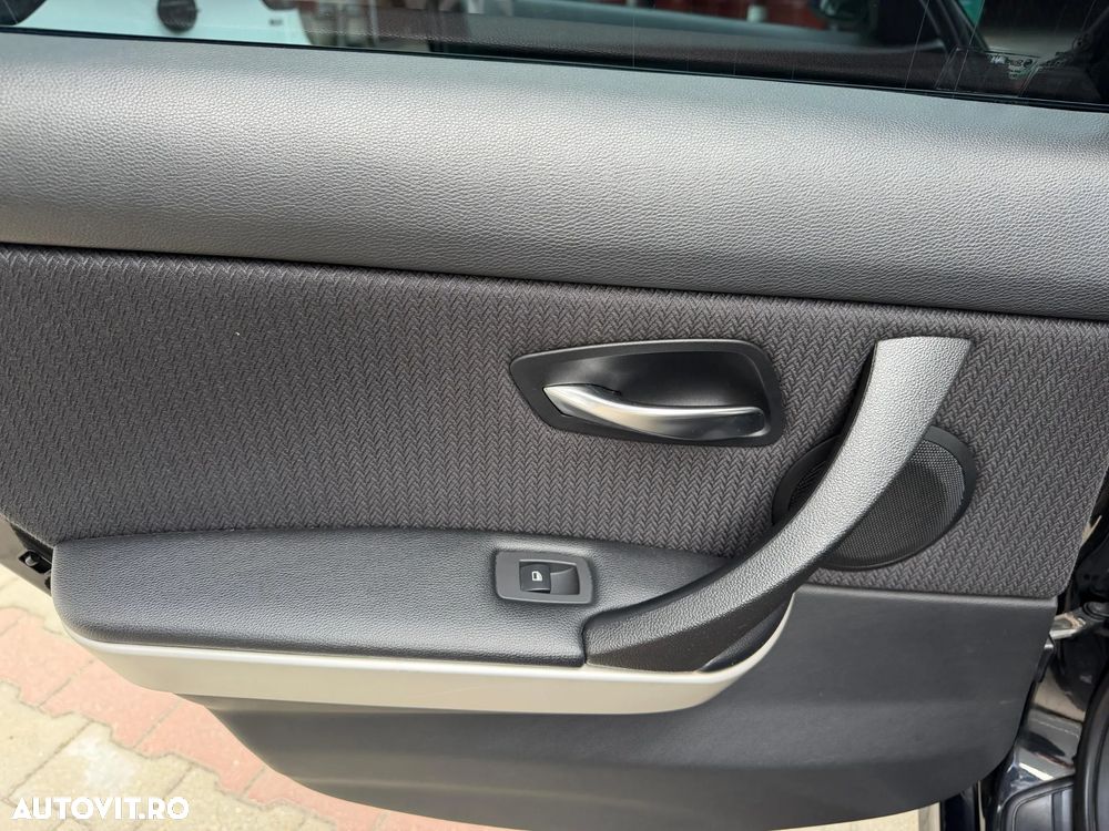 BMW Seria 3 320d EfficientDynamics Edition - 24