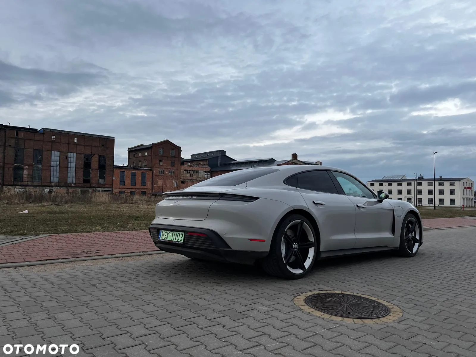 Porsche Taycan Performance Plus - 3
