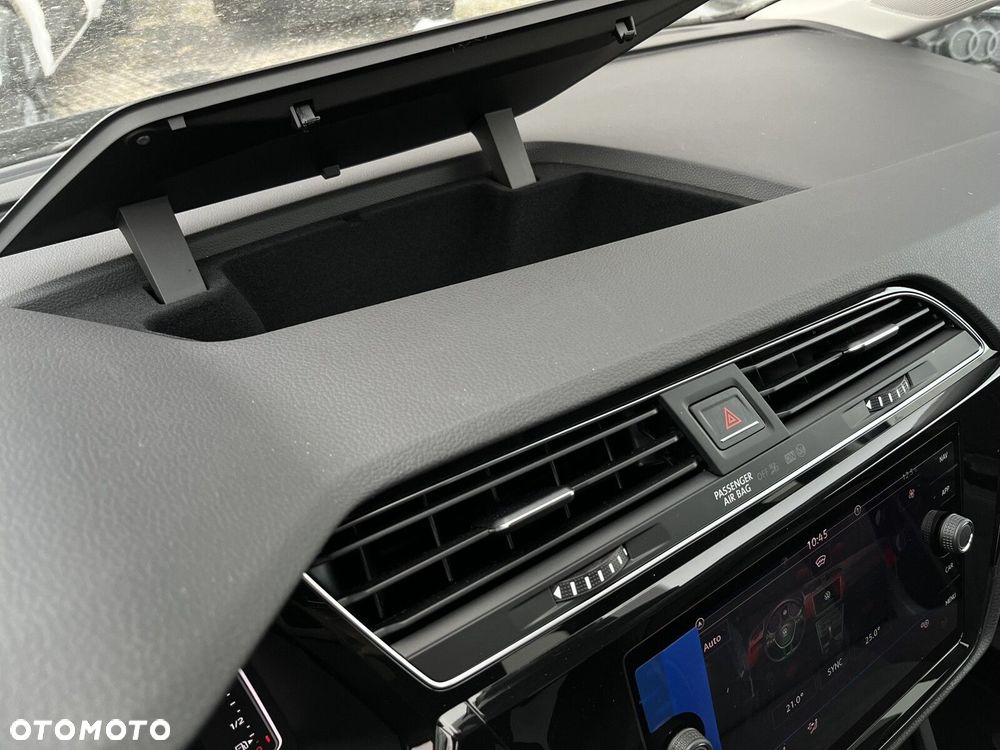 Volkswagen Touran - 26