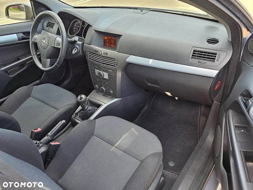 Opel Astra GTC 1.6 Edition Plus - 19