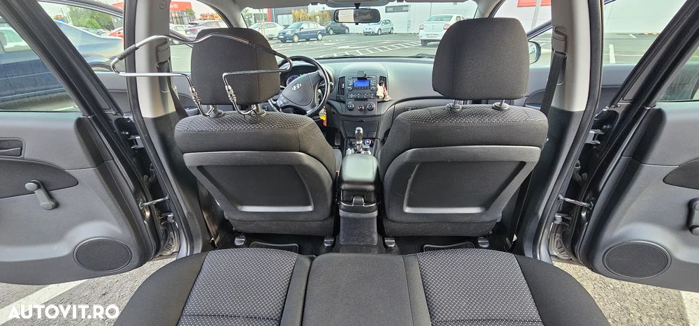 Hyundai i30 1.6 CRDi CLASSIC - 8