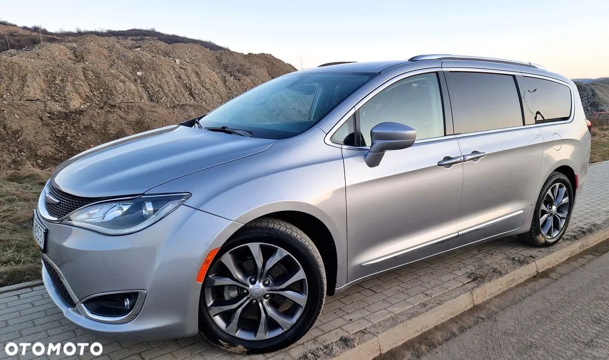 Chrysler Pacifica - 1