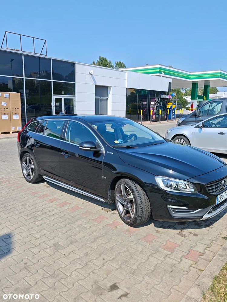 Volvo V60 D6 AWD Plug-in Hybrid R-Design Summum - 3