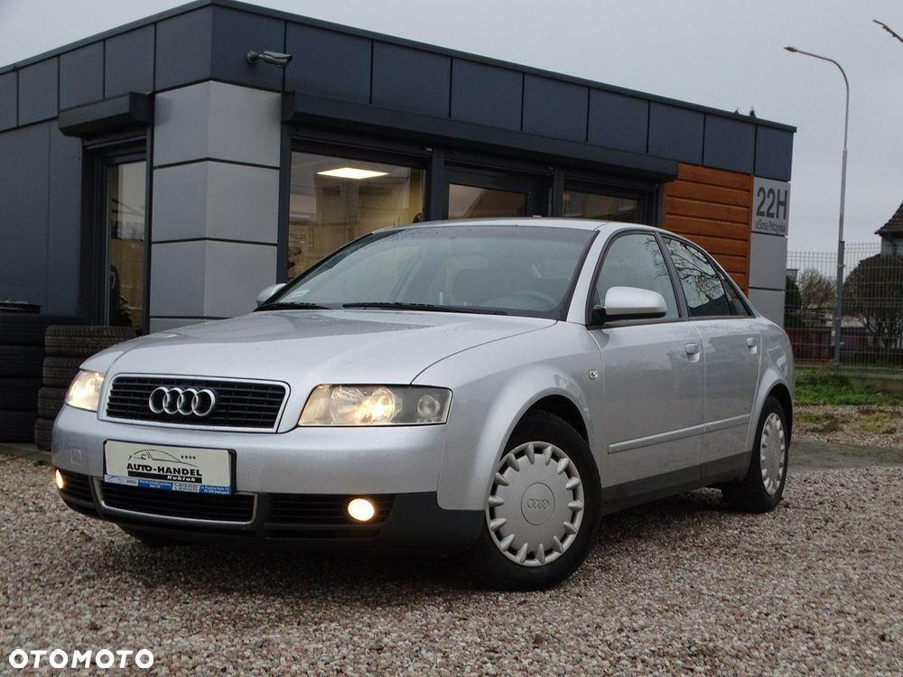 Audi A4 Limousine - 1