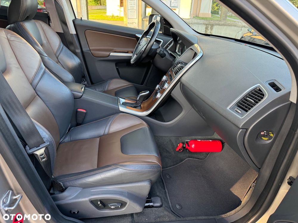 Volvo XC 60 D4 Geartronic Summum - 17