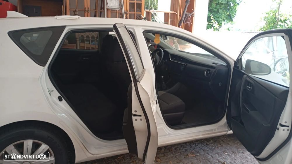 Toyota Auris 1.4 D-4D Com. +P.Techno+P.Sport - 3