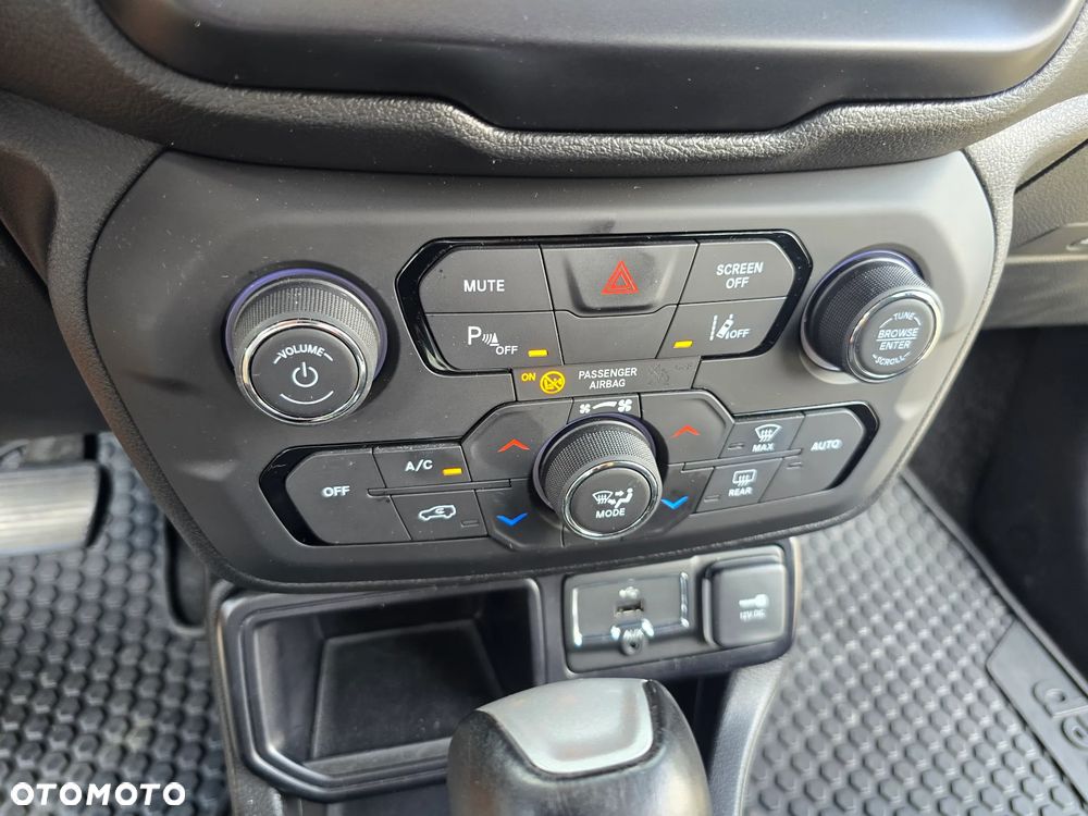 Jeep Renegade - 32