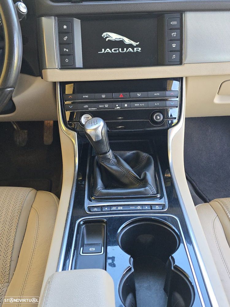 Jaguar XF 2.0 D Prestige - 16