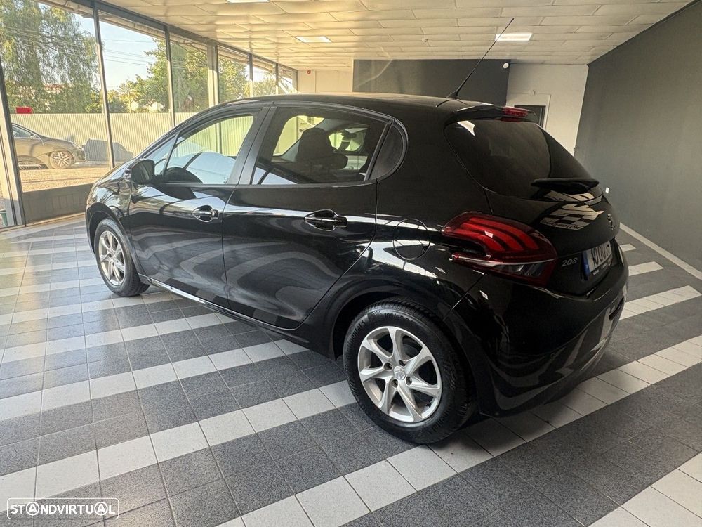 Peugeot 208 1.2 PureTech Signature - 5