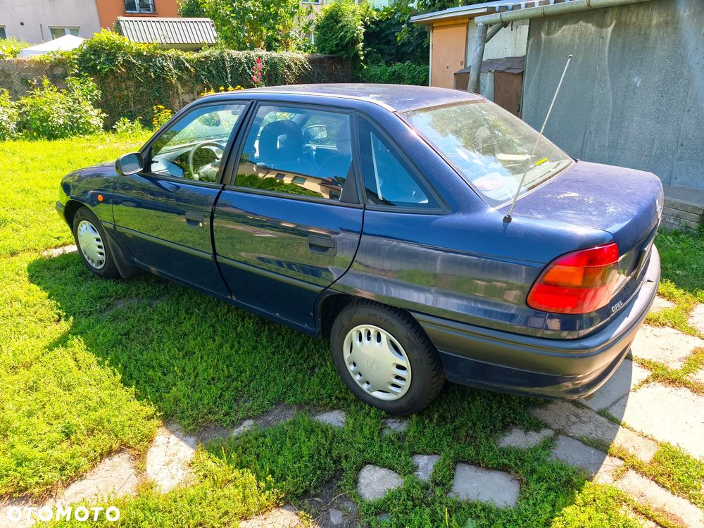 Opel Astra 1.6 - 10