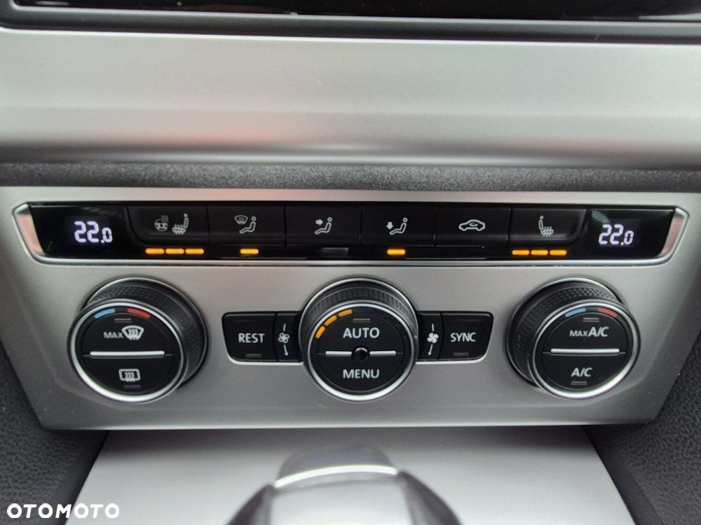 Volkswagen Passat - 36
