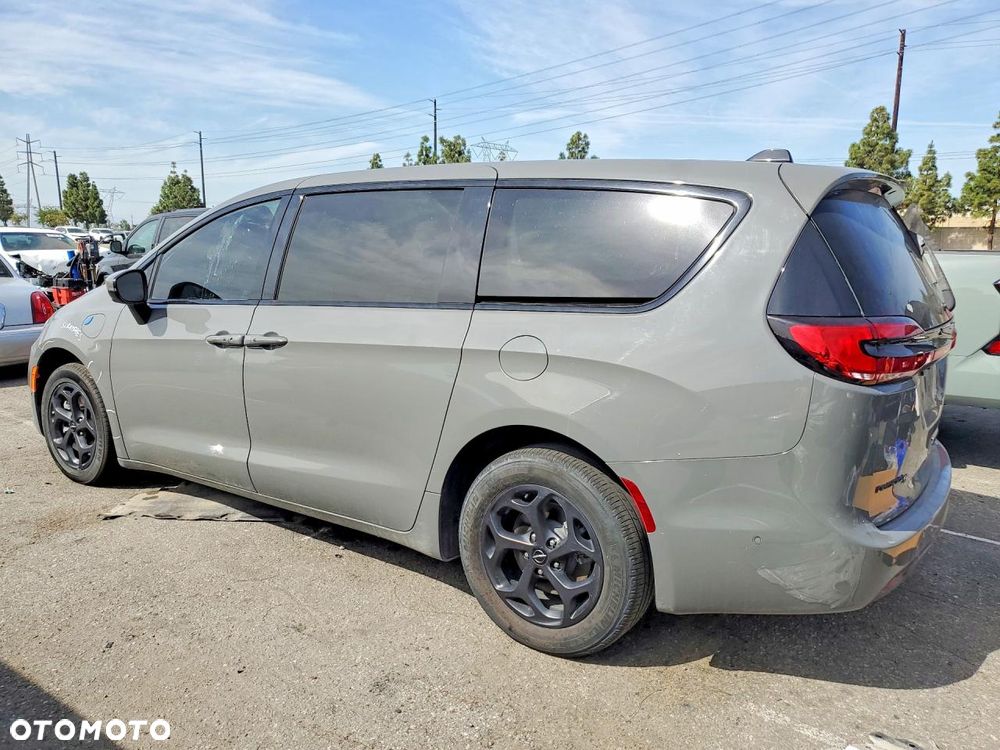 Chrysler Pacifica - 3